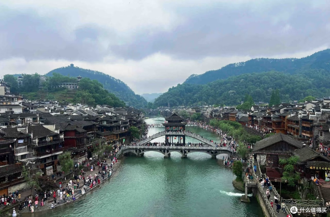 沱江泛舟与沈从文故居之旅