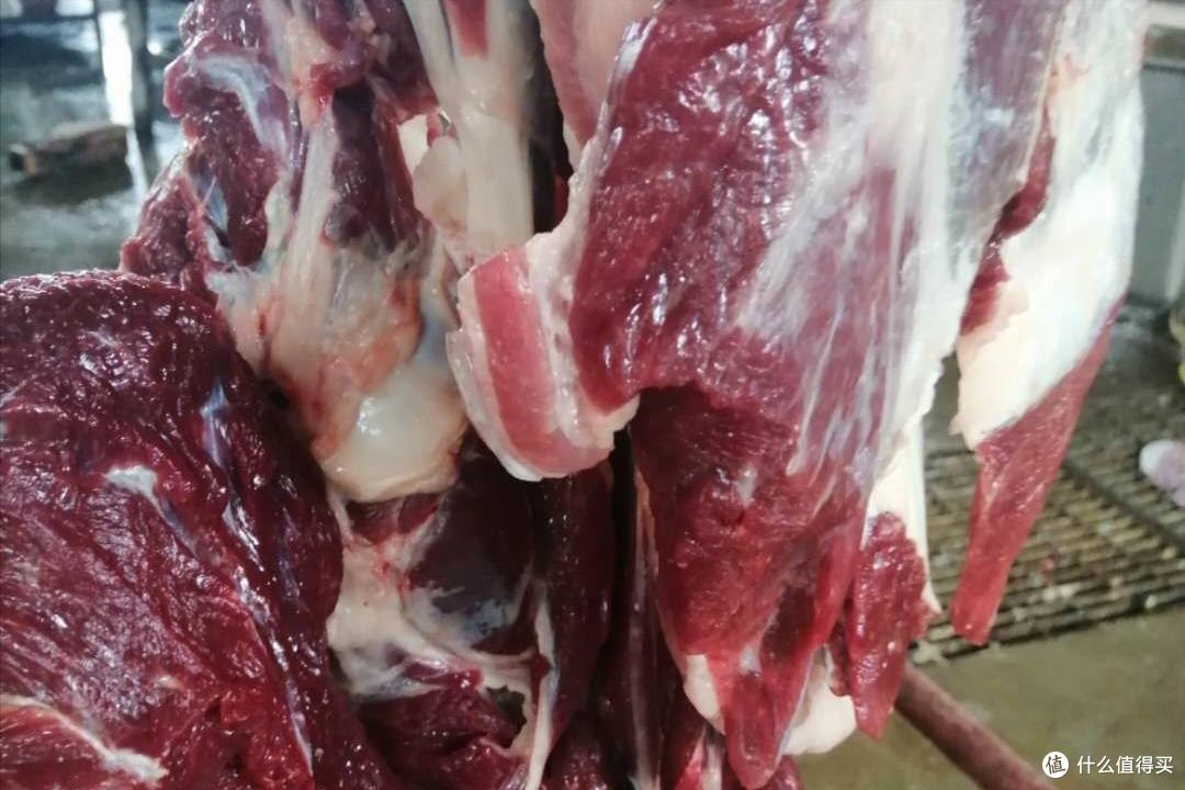 买驴肉时,如何区分是驴肉还是马肉?牢记3个小妙招,轻松辨别!