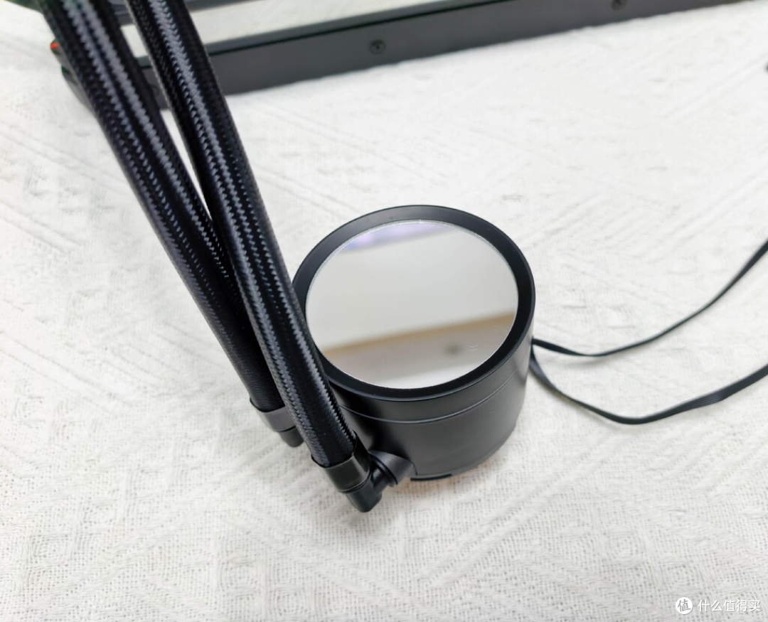 首创水冷连体式风扇，乔思伯TH-360水冷散热器颜值与性能兼顾