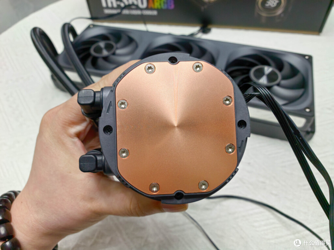 首创水冷连体式风扇，乔思伯TH-360水冷散热器颜值与性能兼顾