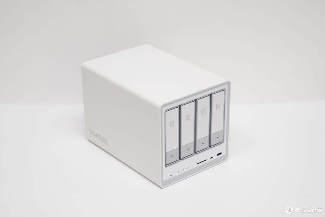 绿联DXP4800深度实测，家庭存储+4K影音解析，解锁NAS新体验