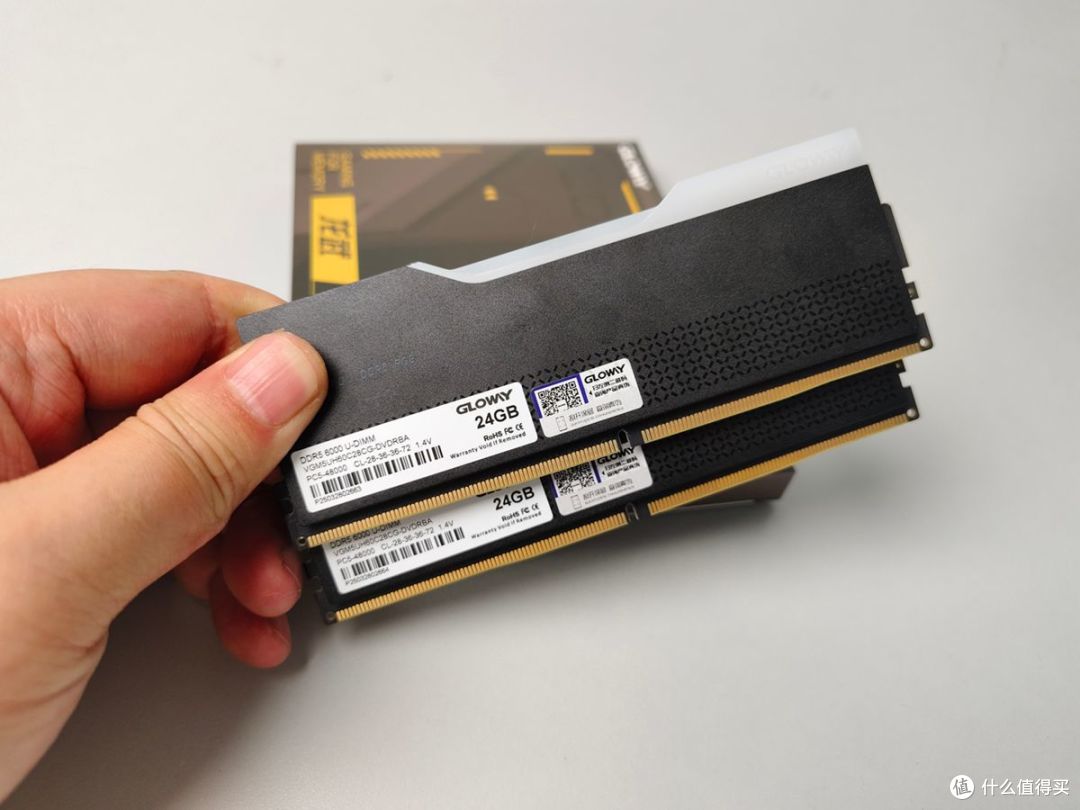 光威48GB DDR5刚过千元，性能反超竞品！
