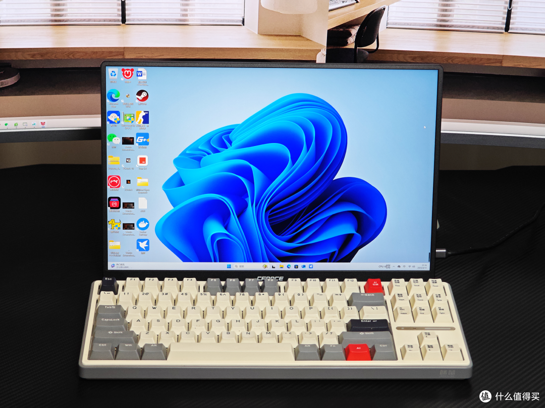 迷你主机、Switch好搭子:16寸4K超亮QLED CFORCE便携屏值得入手吗