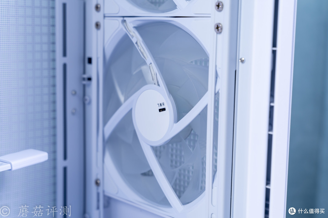 功能全面,散热优秀,微星MPG VELOX 300R AIRFLOW PZ刀锋300机箱