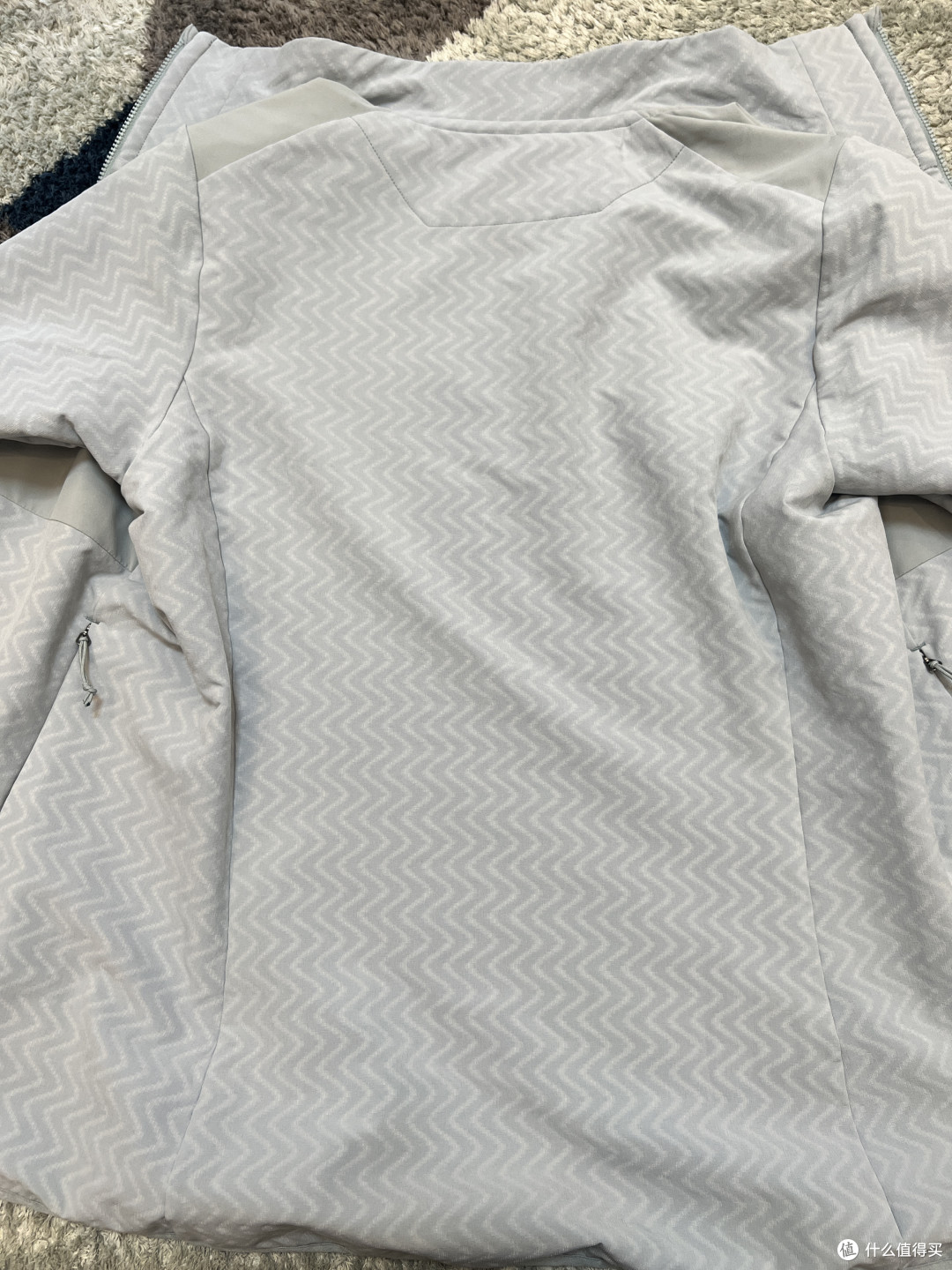 晒晒最近给媳妇买的新衣服——巴塔R2 CrossStrata