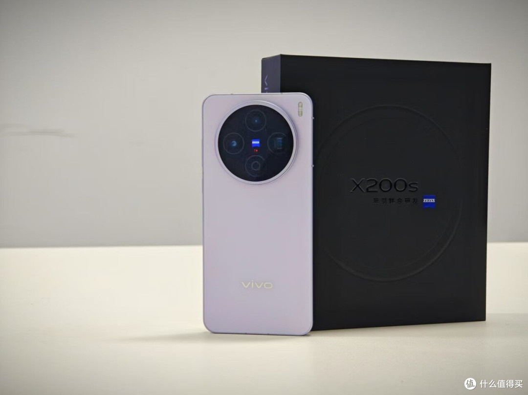 vivo X200s首发评测出炉:小有升级的完整旗舰
