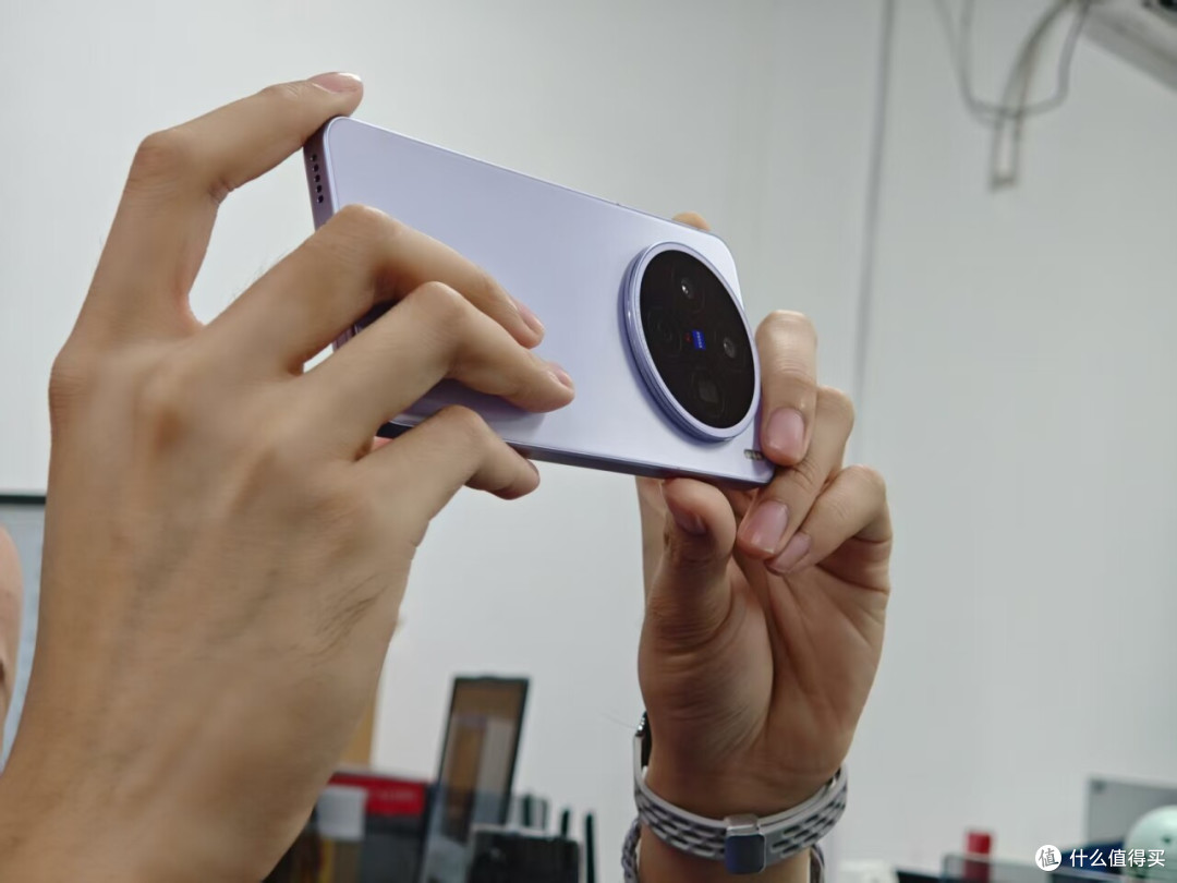 vivo X200s首发评测出炉:小有升级的完整旗舰