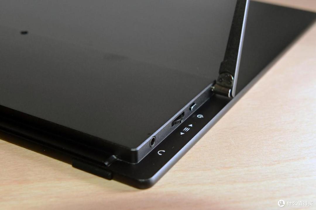 4K、OLED、ΔE＜1！修图党的便携神器——CFORCE 116T使用有感