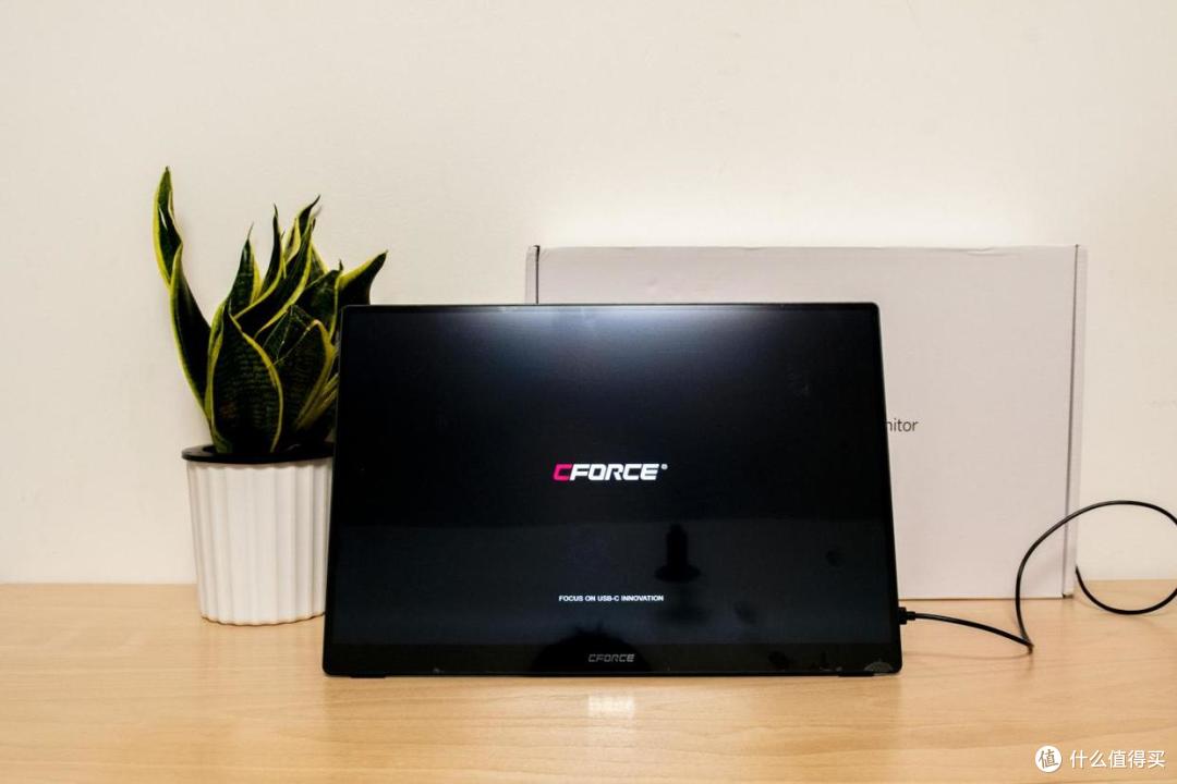4K、OLED、ΔE＜1！修图党的便携神器——CFORCE 116T使用有感