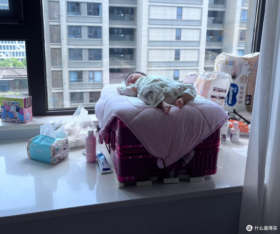 行李箱除了装东西,还能用来干嘛?评论区全是绝妙的点子!