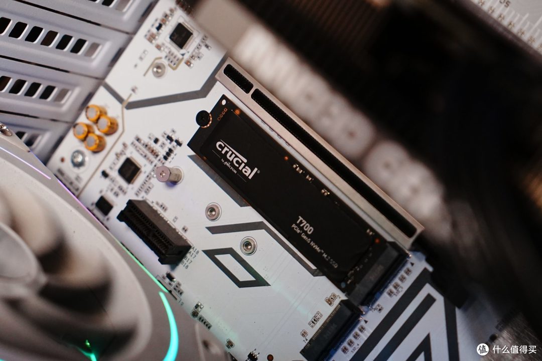 全球首款量产PCIe 5.0固态硬盘,英睿达T700 Pro速度快到飞起