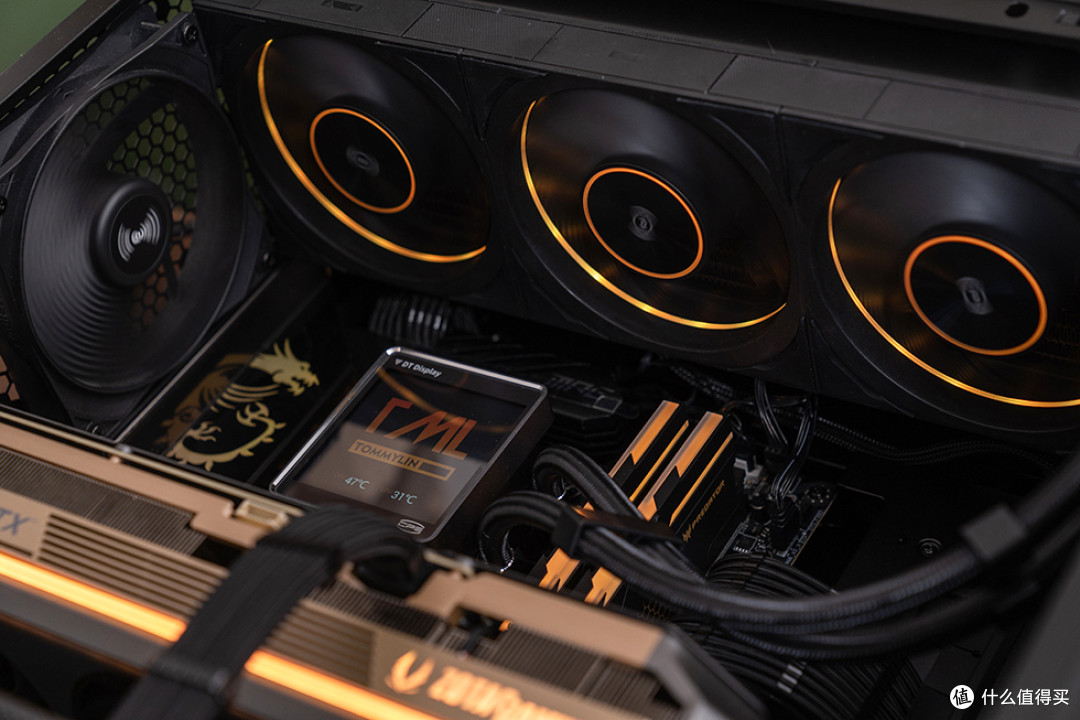 升级屏显秒变 “科技潮品”,联力 LANCOOL 207 Digital 装机展示