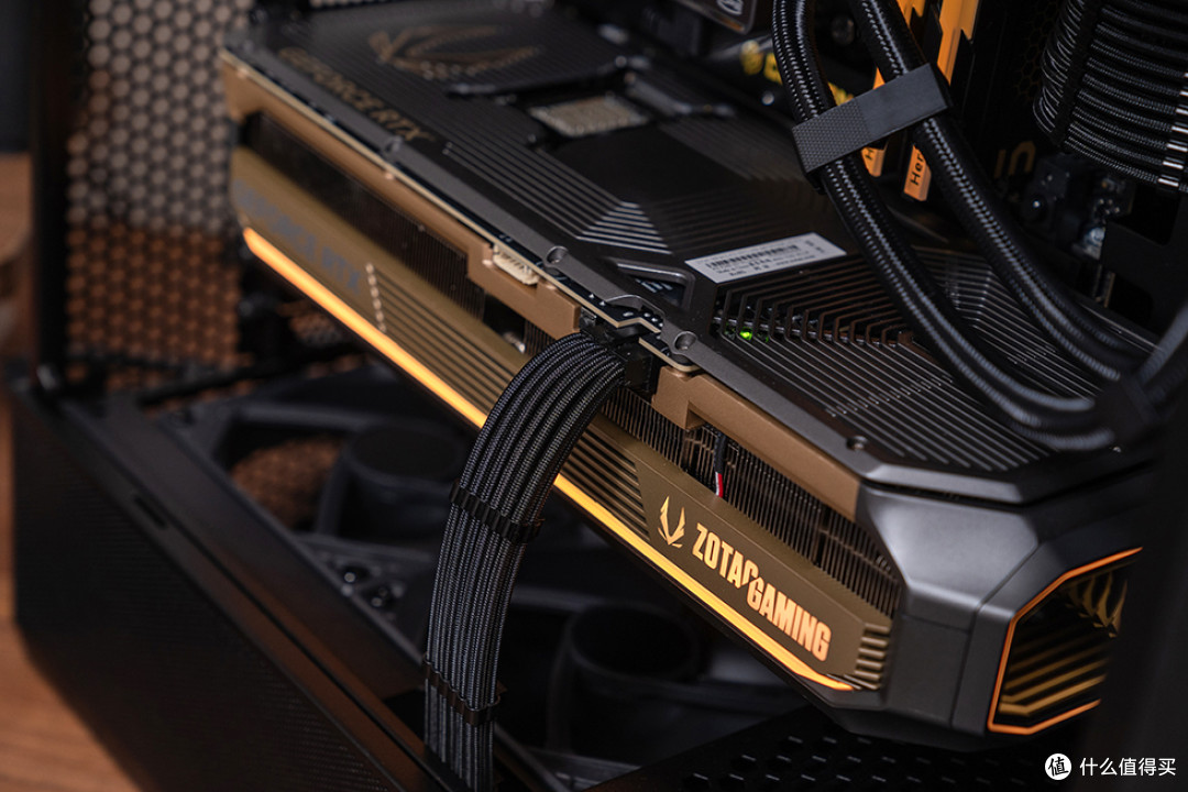升级屏显秒变 “科技潮品”,联力 LANCOOL 207 Digital 装机展示