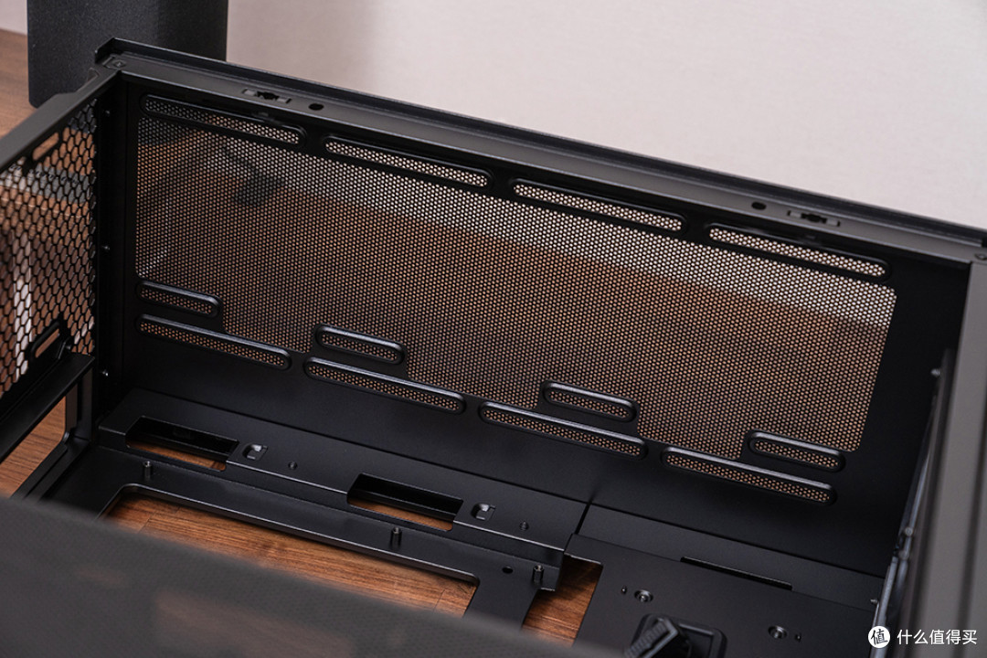 升级屏显秒变 “科技潮品”,联力 LANCOOL 207 Digital 装机展示