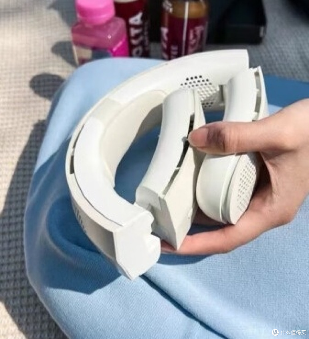 折叠风扇：夏日里的便携清凉神器