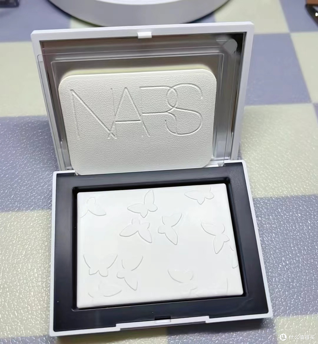 NARS 蝴蝶效应限定粉饼,春日妆容好选择