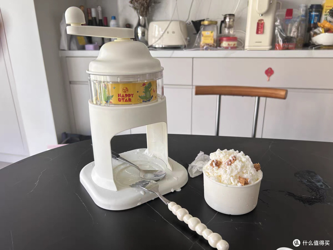 摩登主妇的冰爽妙器:手动刨冰机的魅力