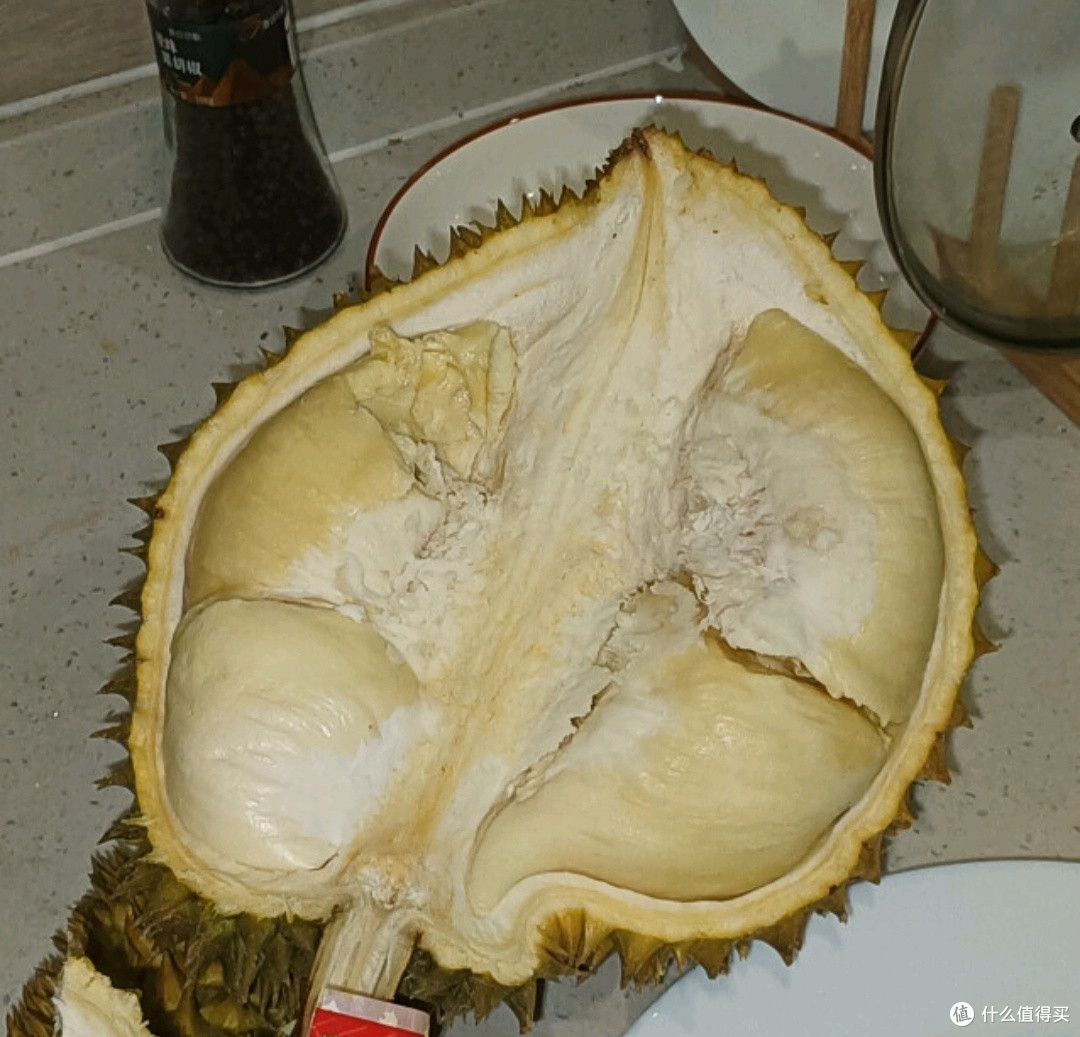 京东满分榴莲选泰国金枕头榴莲，果肉丰厚香甜。