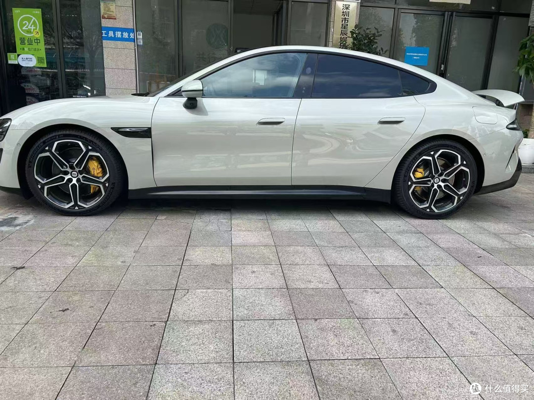 小米SU7年轻一代的新宠