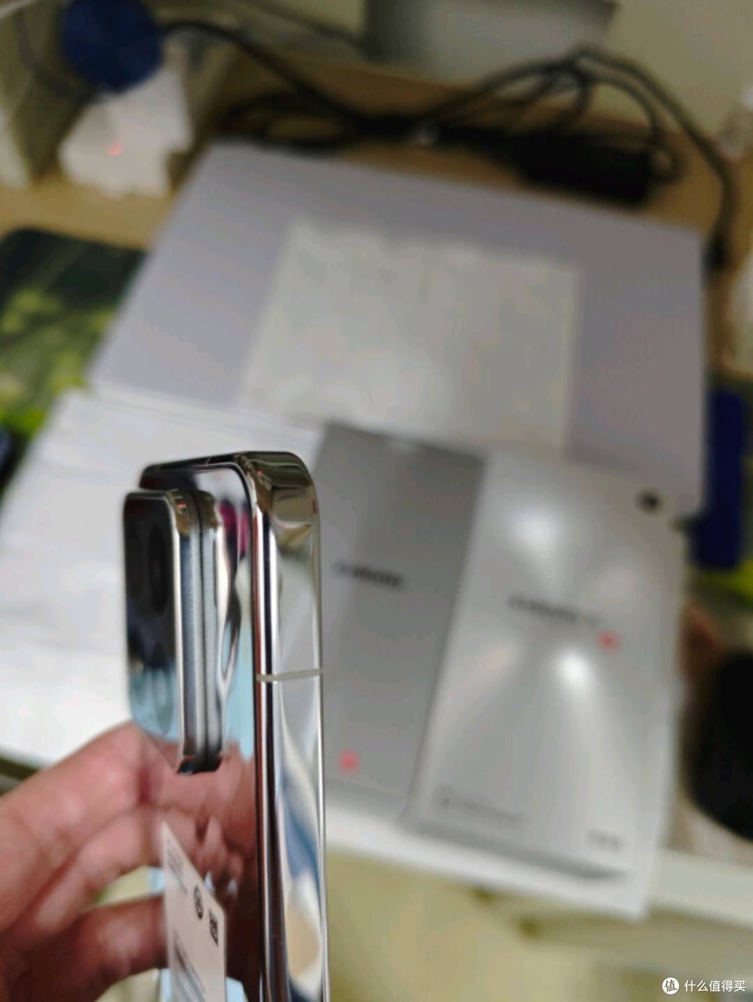 徕卡光学与骁龙8至尊版的巅峰碰撞,白色5G国补新机引领潮流