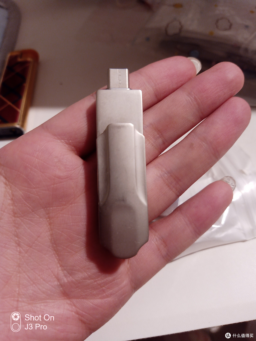 双头可以使用的移动固态硬盘。