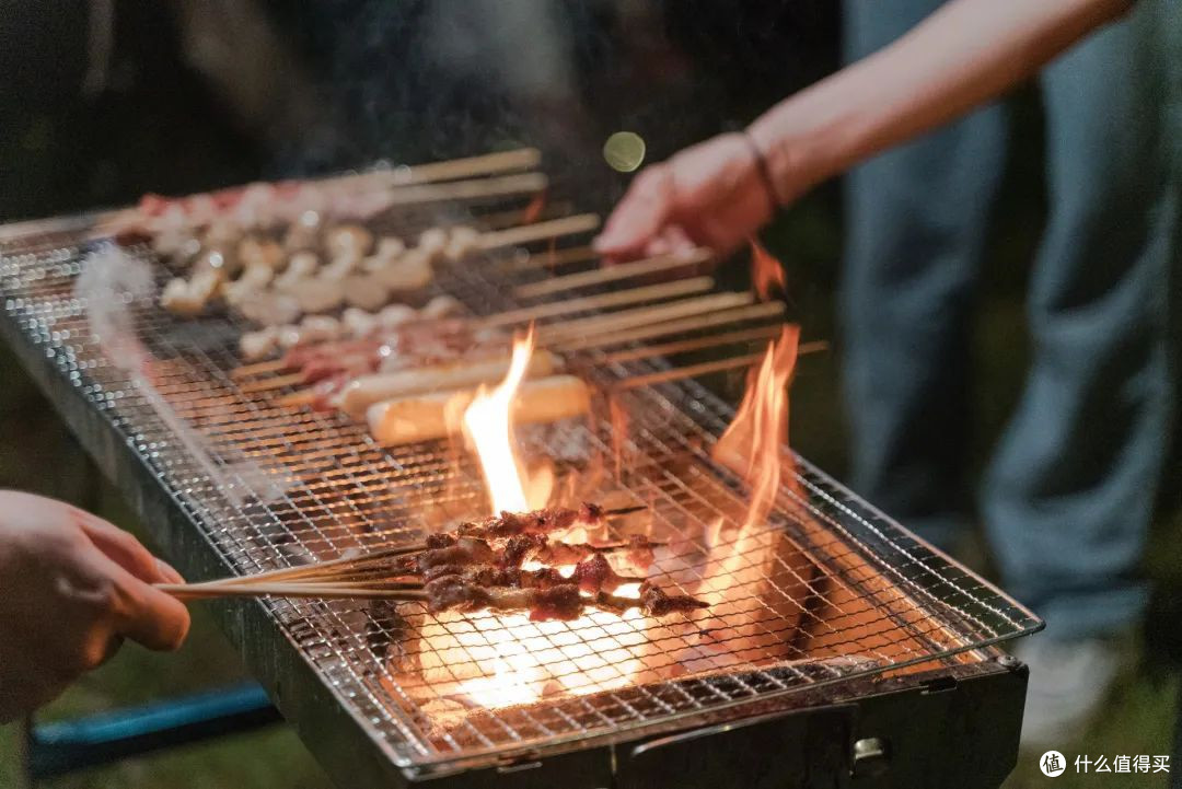 露营野趣美食指南:炭火上的荒野厨房秘籍
