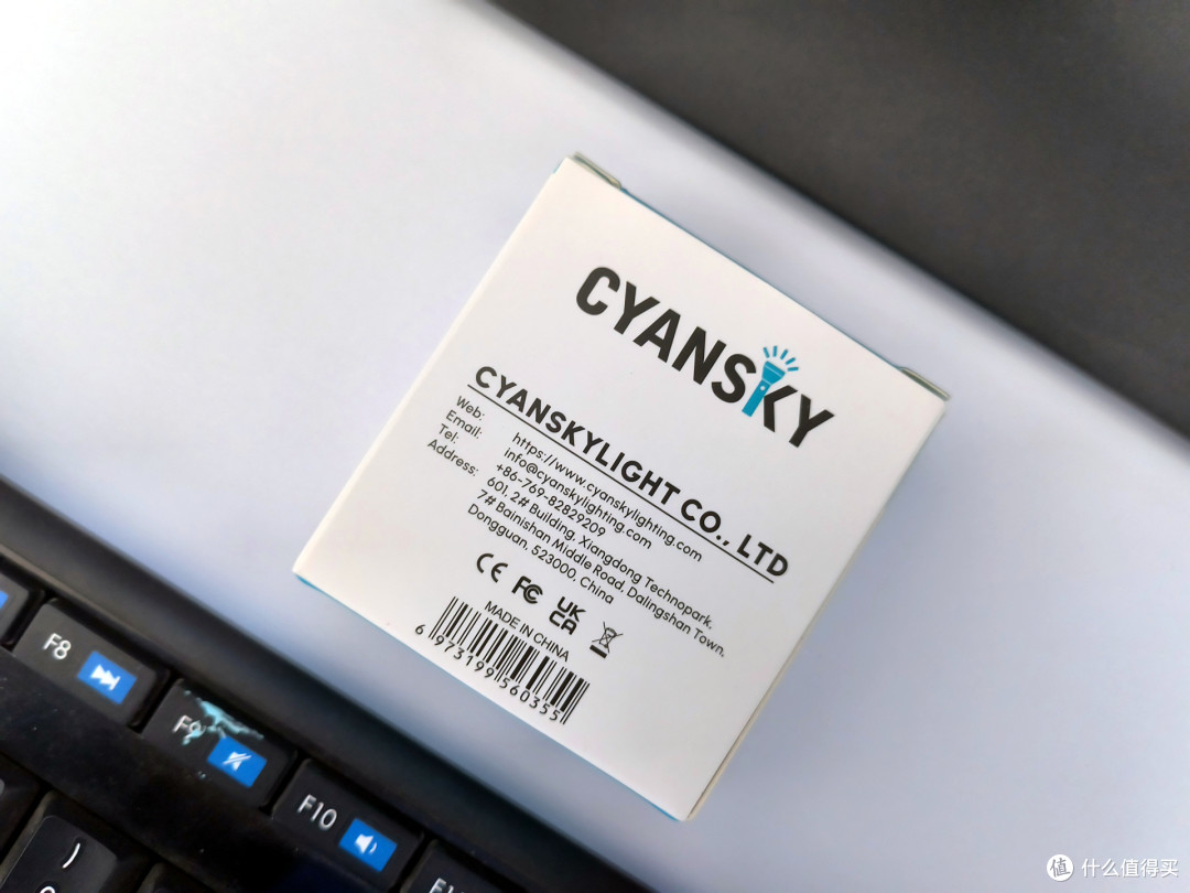 巴掌大的照明积木--CYANSKYCubeone多功能夹子灯简单体验