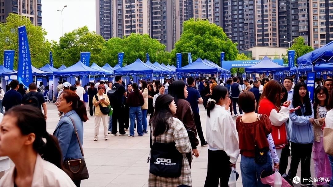 长沙屿春季招聘 | 湖南省民营企业服务月启动,千场招聘促就业