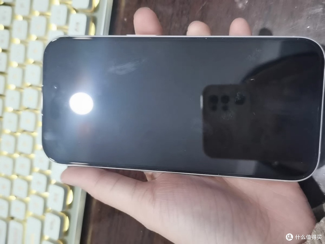 评 iPhone 16:创新与保守的交织