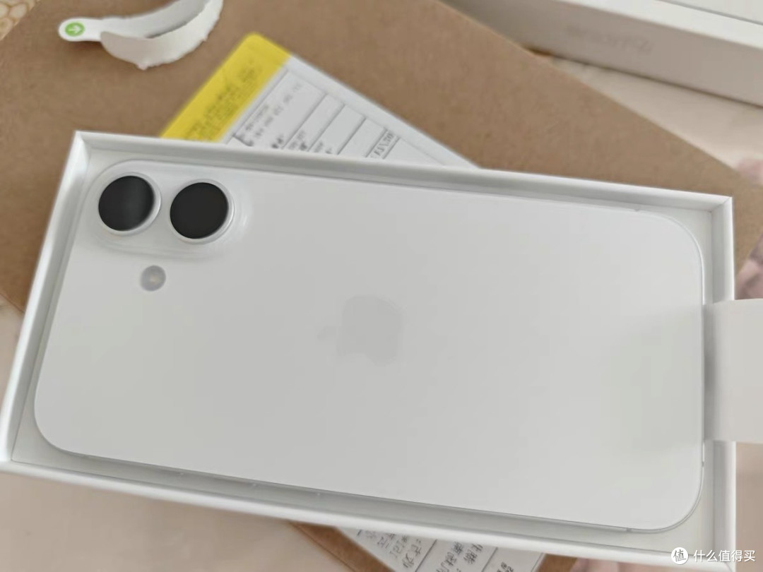 评 iPhone 16:创新与保守的交织