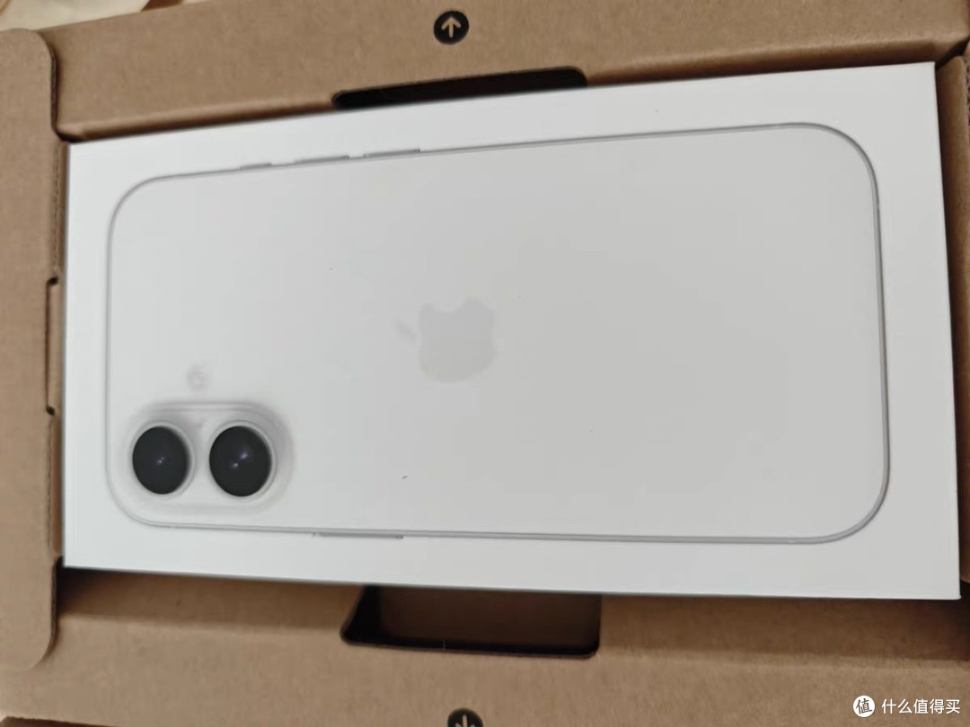 评 iPhone 16:创新与保守的交织