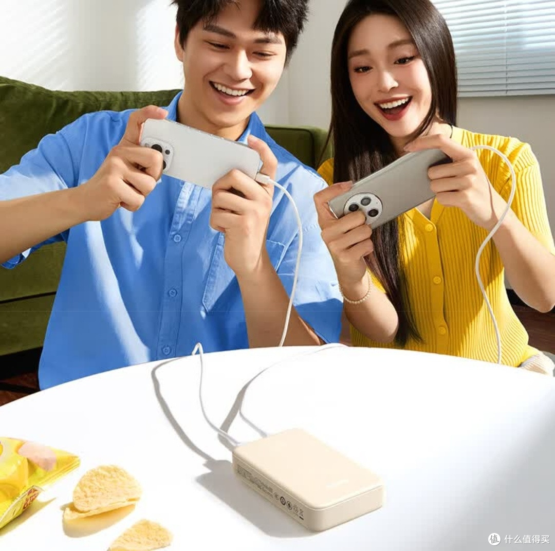 绿联20000毫安充电宝实测:小巧快充,多设备出行的安心伙伴