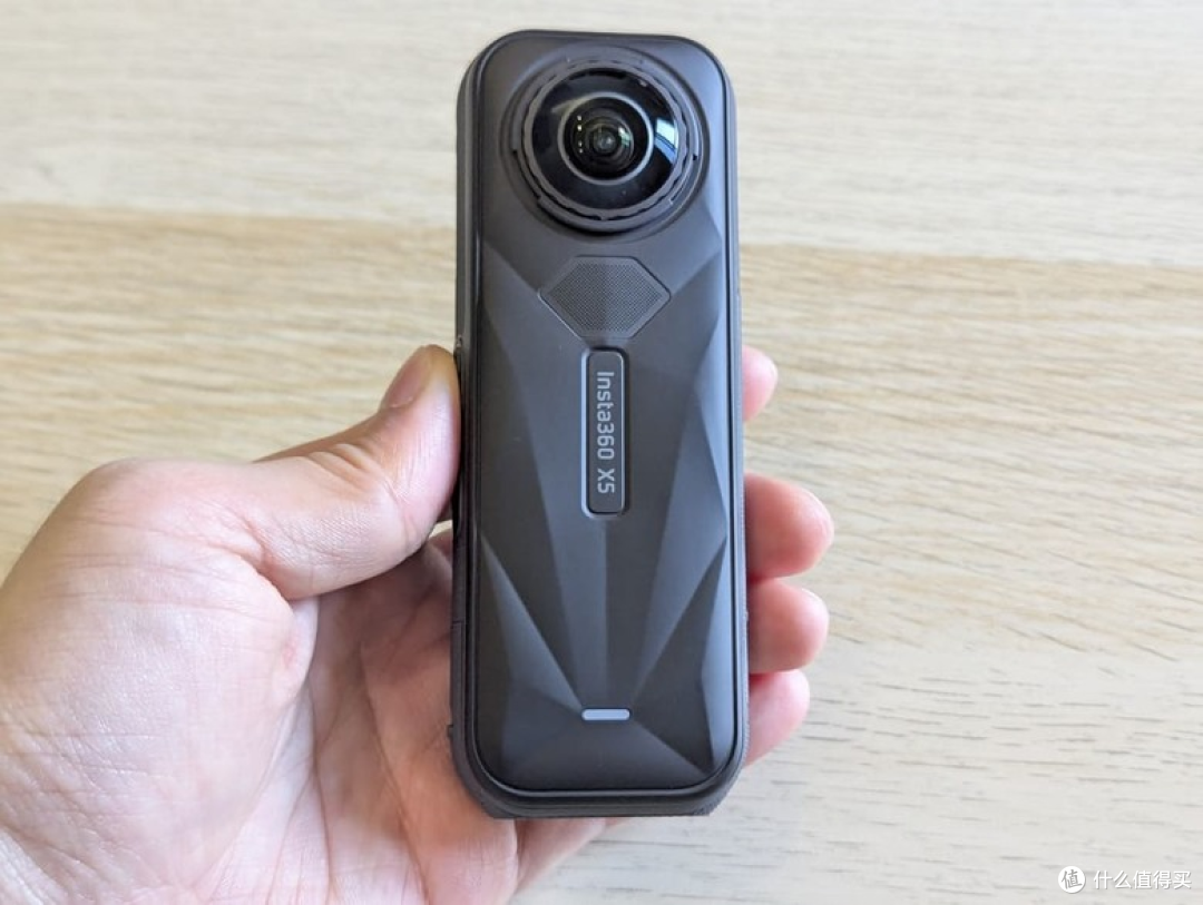 无惧昼夜的视界:影石Insta360 X5全景相机深度解析