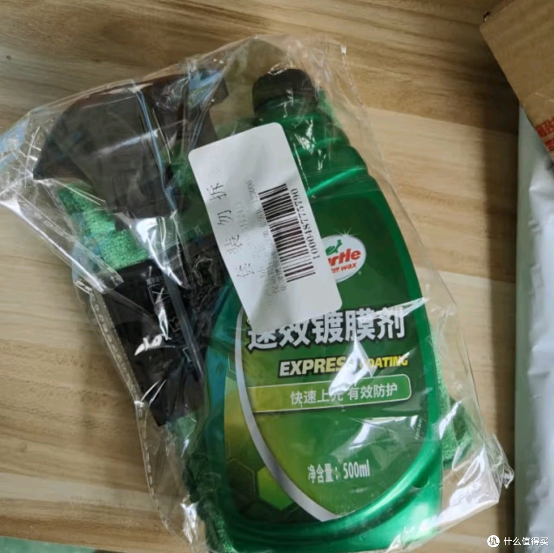 龟牌速效汽车镀膜剂:打造车漆水晶防护层,闪耀出行每一天