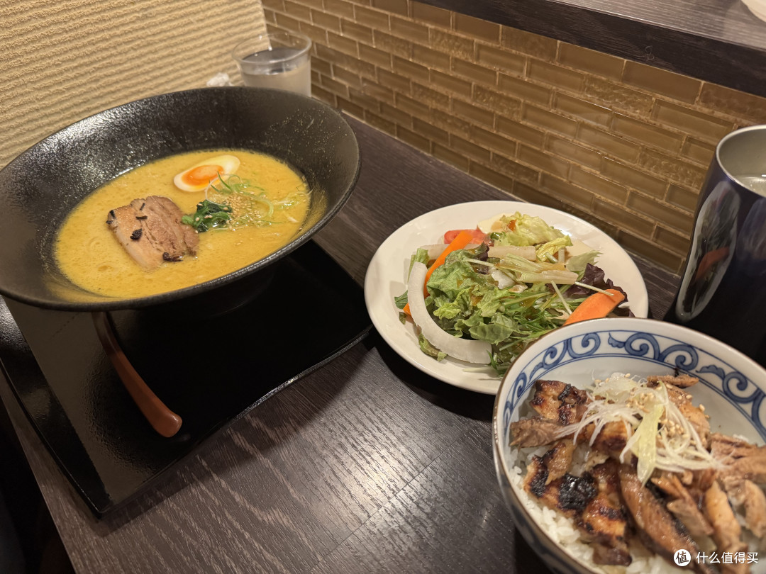 米饭里加了一份叉烧