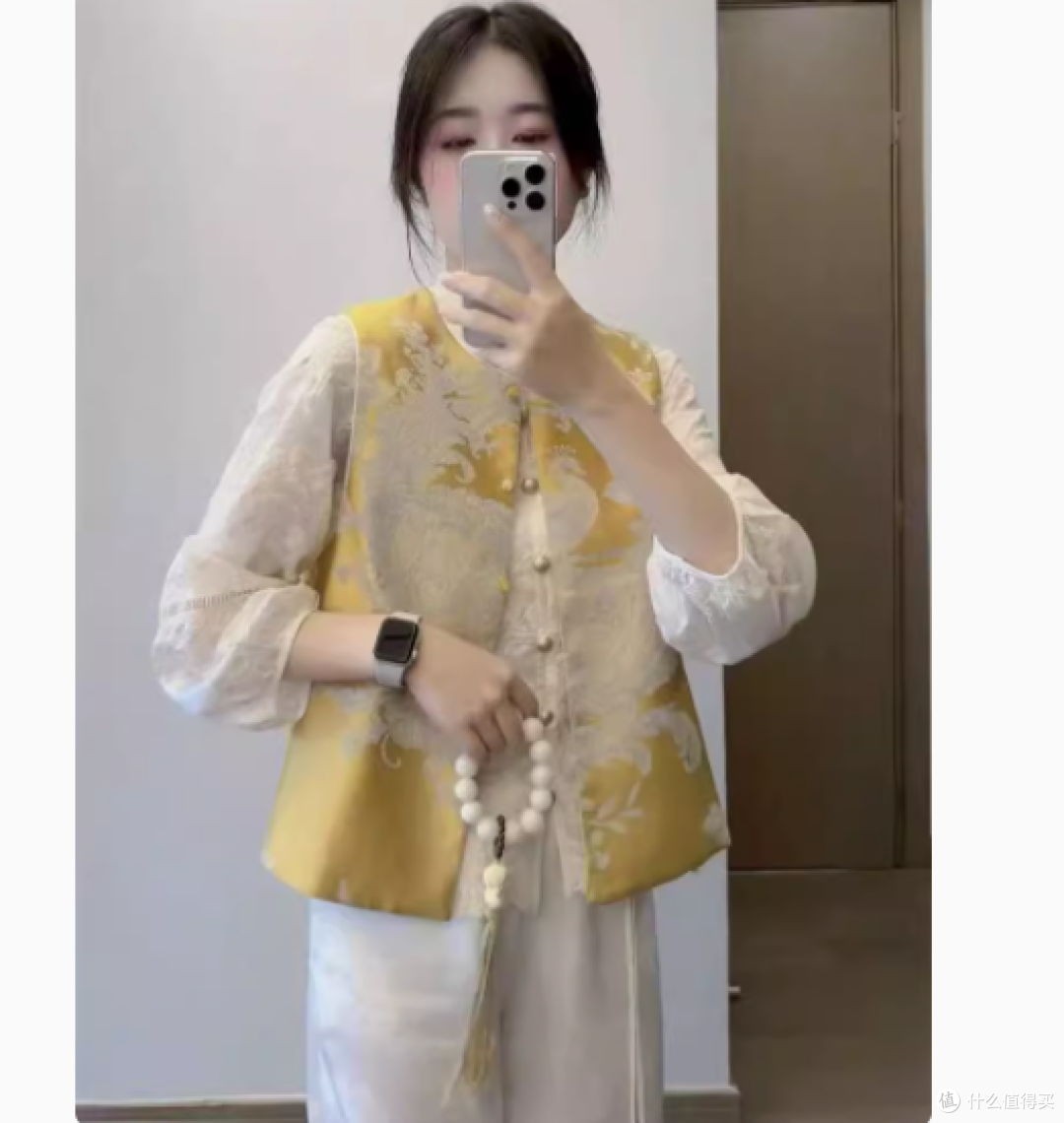 嘉菲梦娜旗舰店 | 新中式国风刺绣两面穿马甲,解锁春日独特魅力