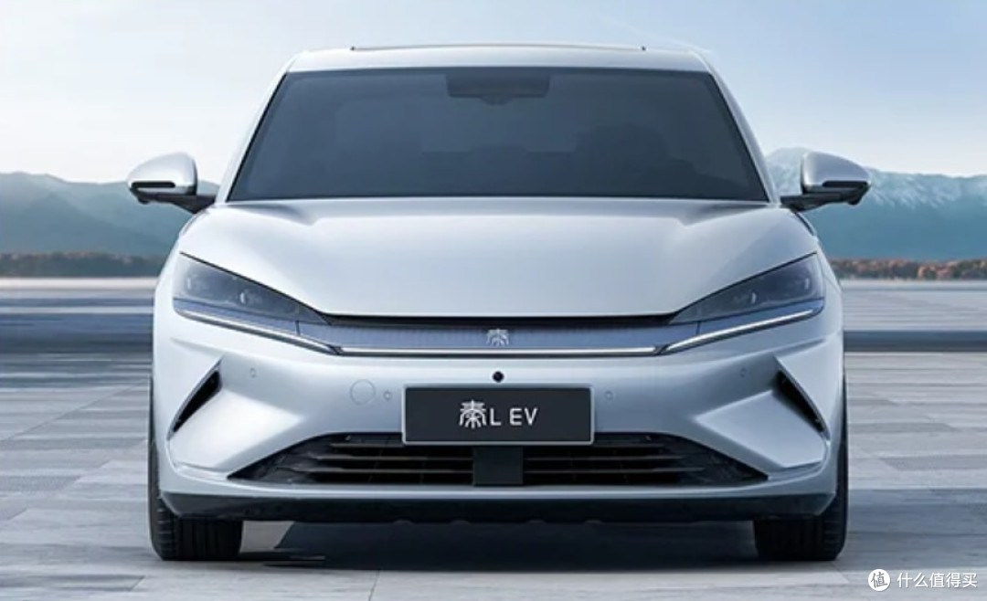 比亚迪秦L EV:35岁的我,与“95后”座驾的智慧共鸣!