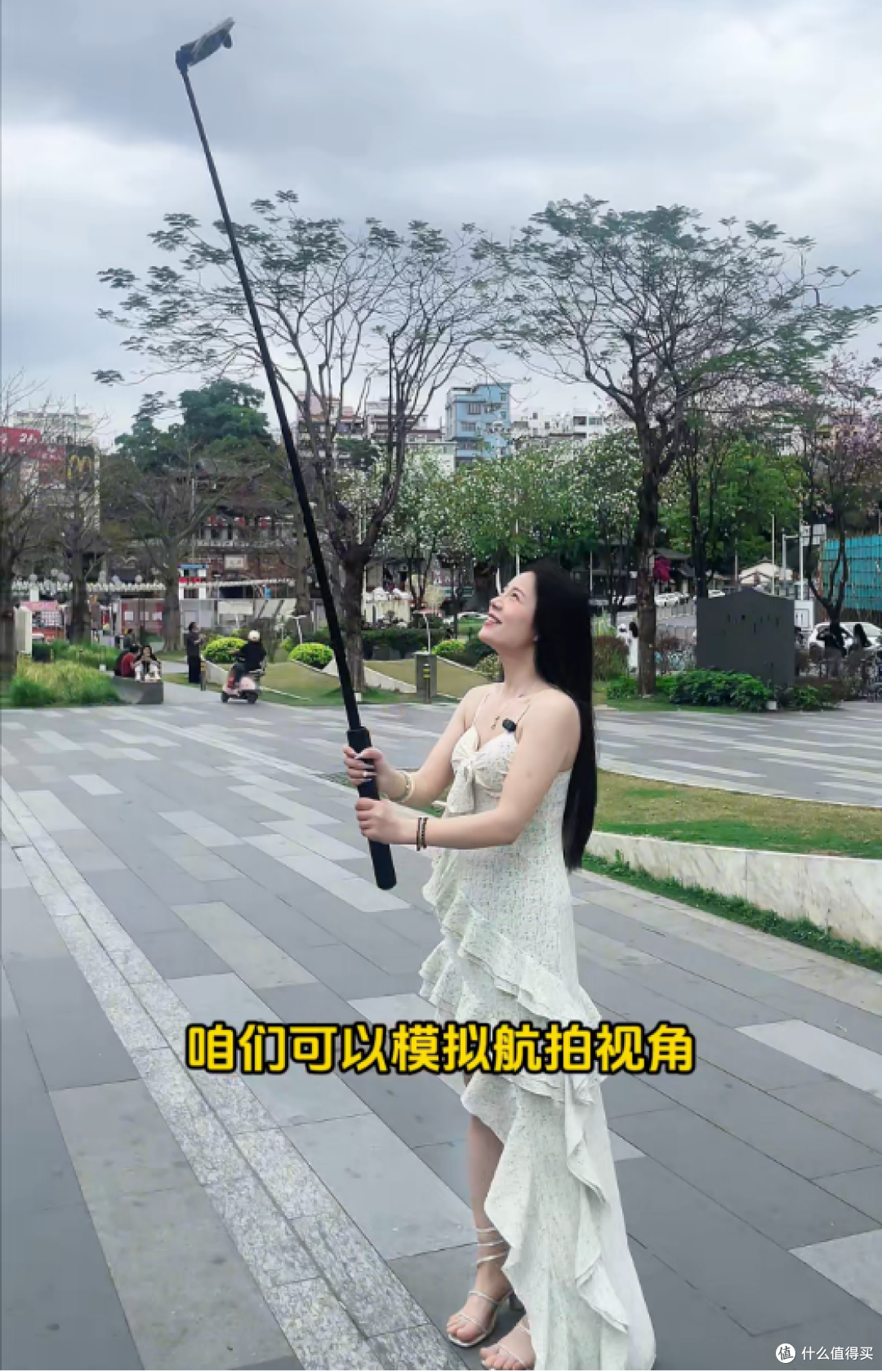 靓点拍Selfieshow:触底即开的自拍杆让生活记录更轻松