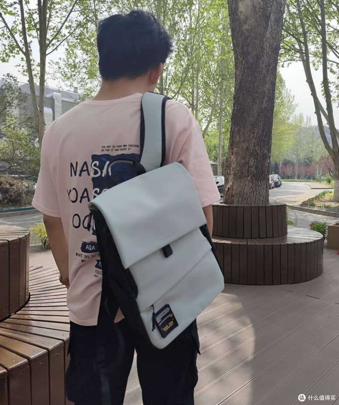 打工人刚需！一个电脑双肩包，让你带娃 + 搬砖两不误