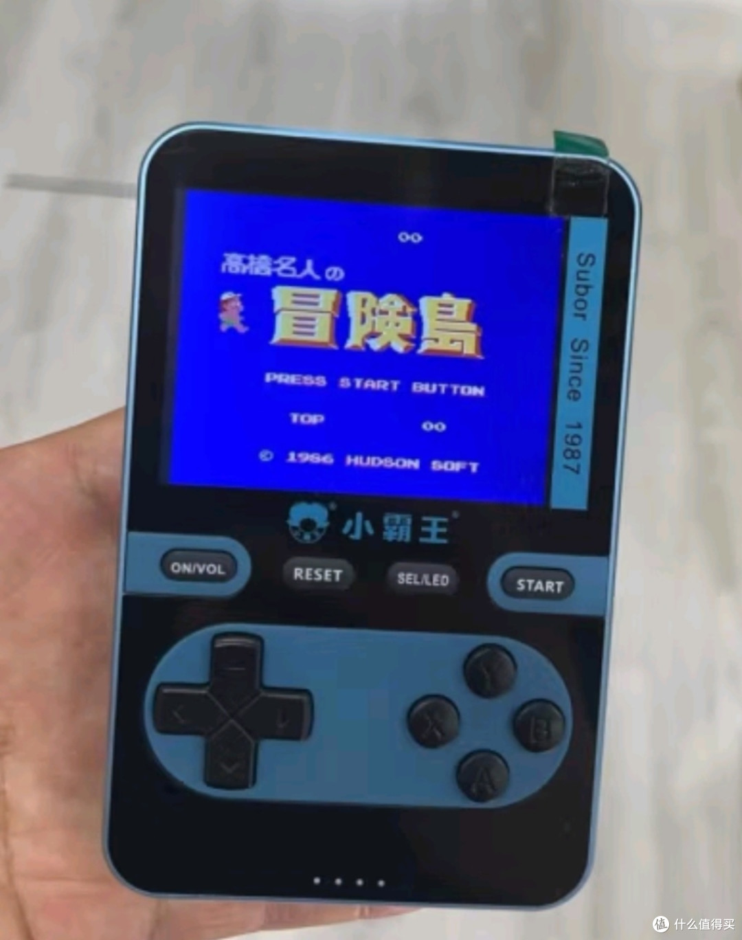小霸王掌上游戏机充电宝掌机磁吸无线快充可充电FC复古Q8远峰蓝