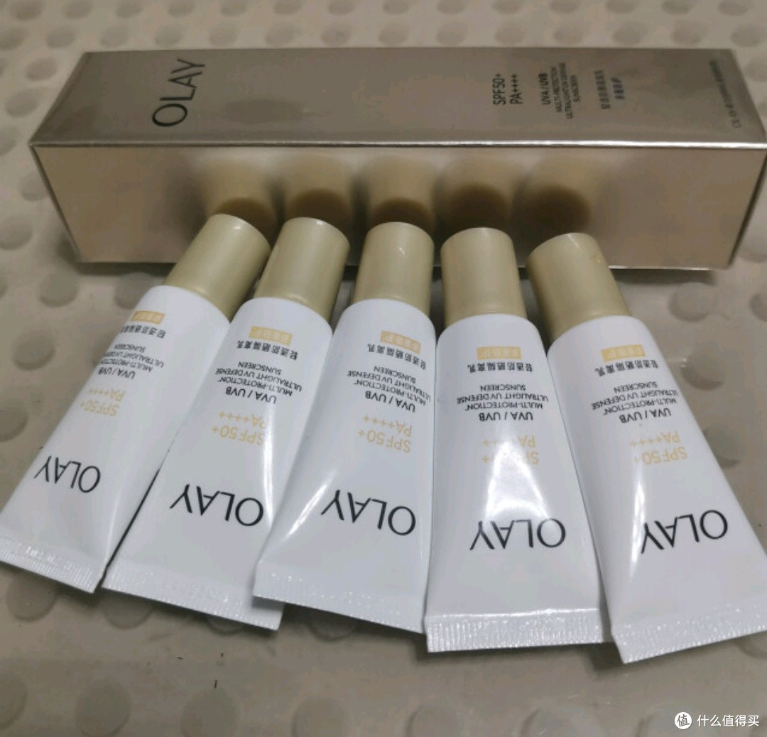 玉兰油小白伞防晒:夏日防护提亮二合一,开启清爽防晒新指南🧭
