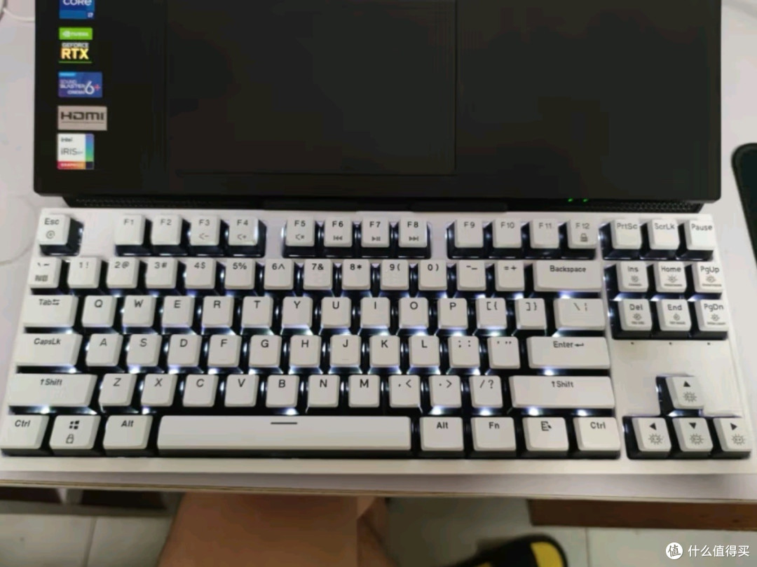 黑峡谷双模机械键盘 —— 龙舌兰日出,天空蓝轴的极致体验