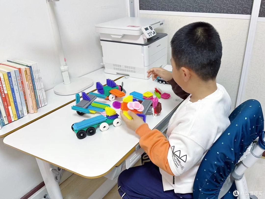 护眼护脊真香警告!娃的学习生活好伙伴,大将作儿童成长桌椅分享