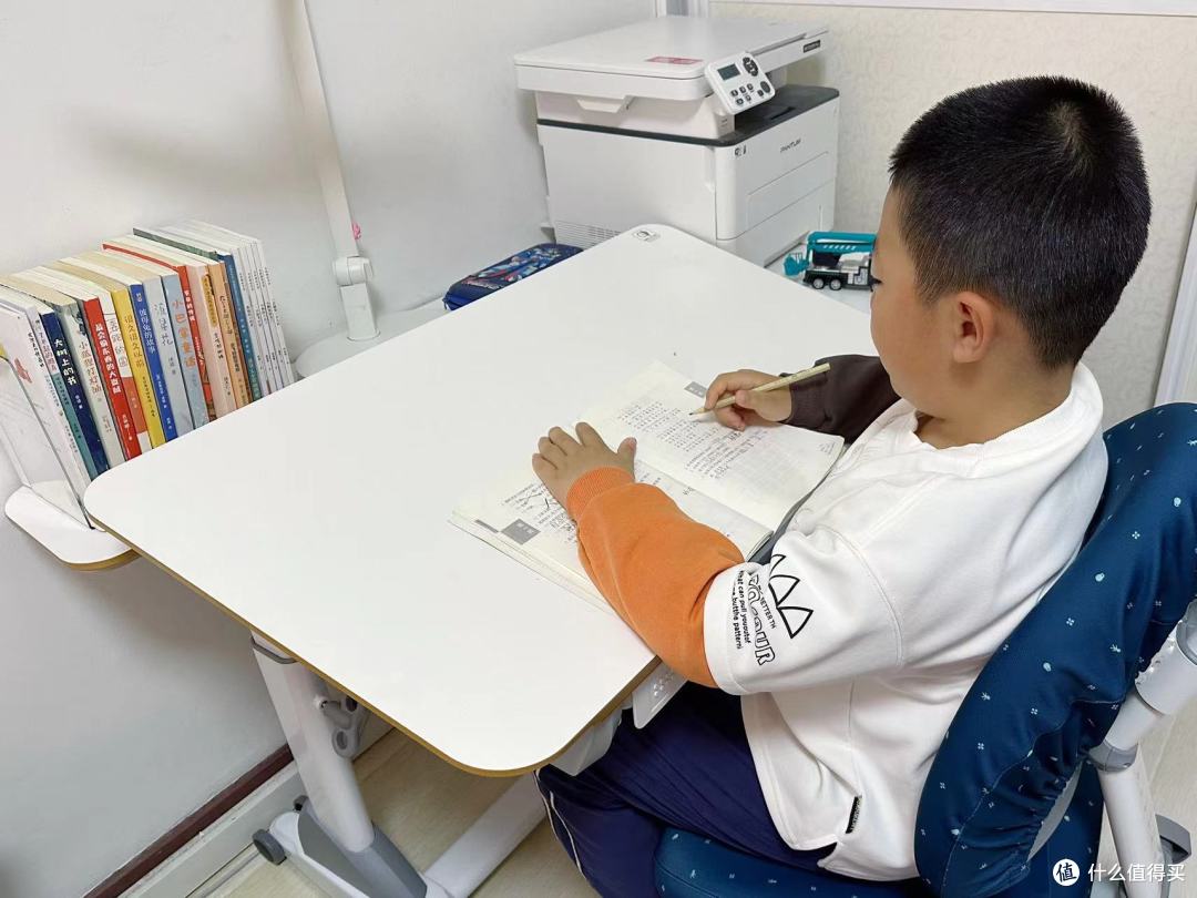 护眼护脊真香警告!娃的学习生活好伙伴,大将作儿童成长桌椅分享