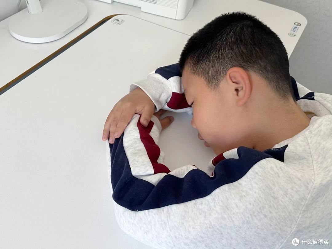 护眼护脊真香警告!娃的学习生活好伙伴,大将作儿童成长桌椅分享