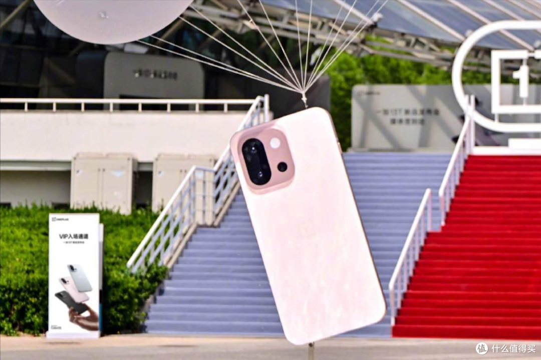 800元差价!一加13T对比OPPO Find X8s,谁更值得入手?