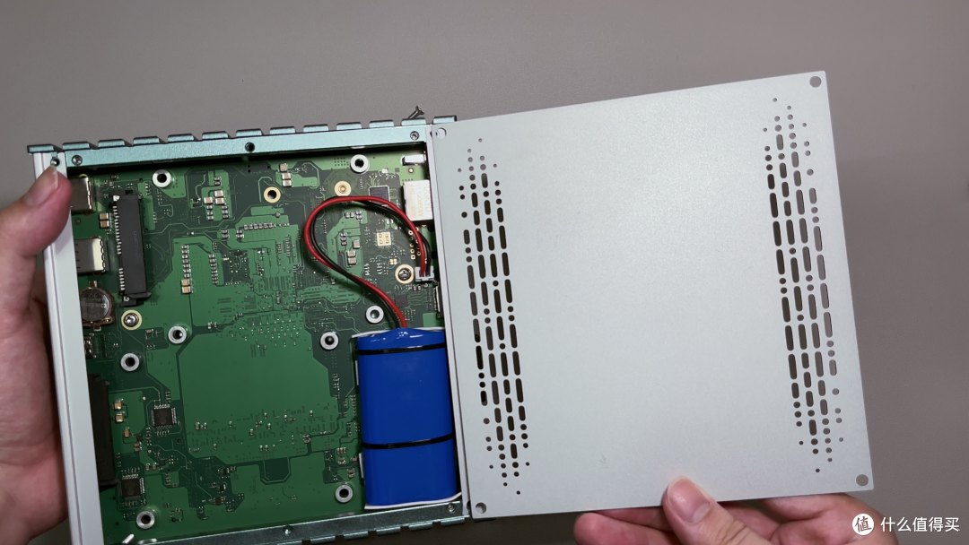 被动散热+全闪存储+UPS，蜀兜 NAS PD5 开箱评测：是否值得入手？