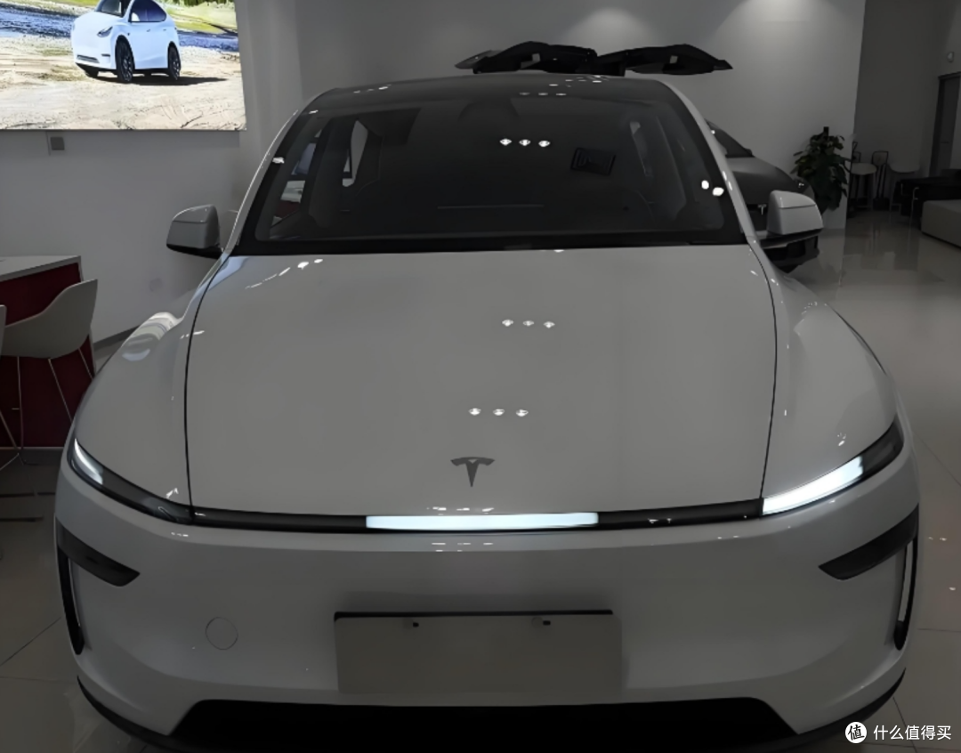新款特斯拉Model Y试完,我劝你冷静