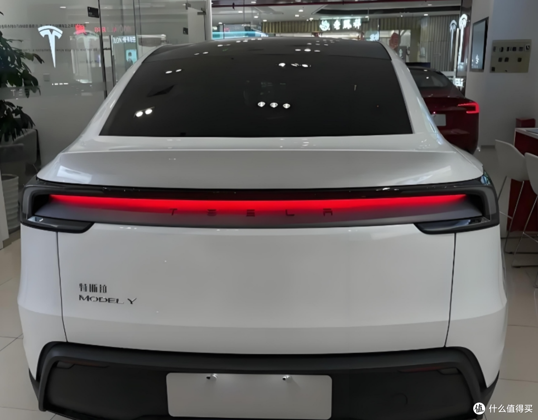 新款特斯拉Model Y试完,我劝你冷静