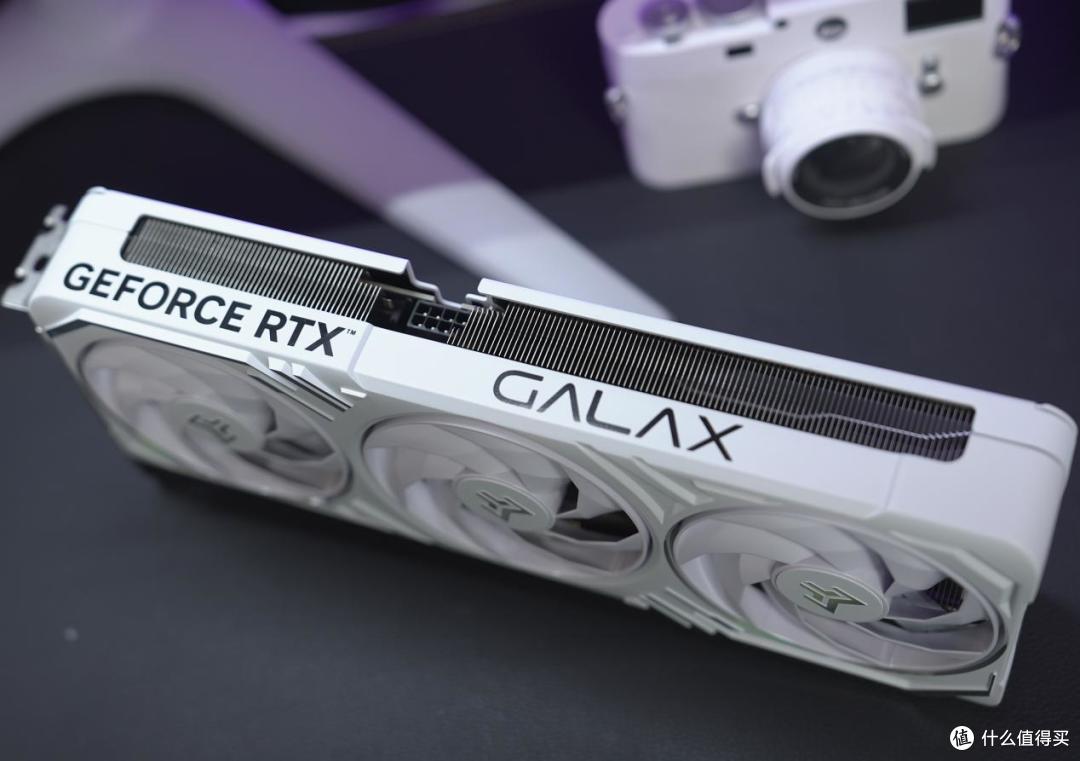 技嘉Z890冰雕主板+ Ultra 7+5060Ti装机，全白平台这样配才稳!
